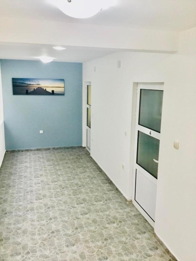 Dk Apartmani Dobra Voda Exterior foto