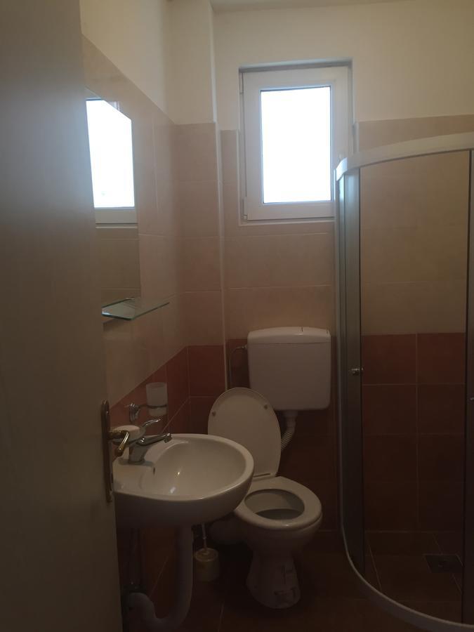 Dk Apartmani Dobra Voda Exterior foto