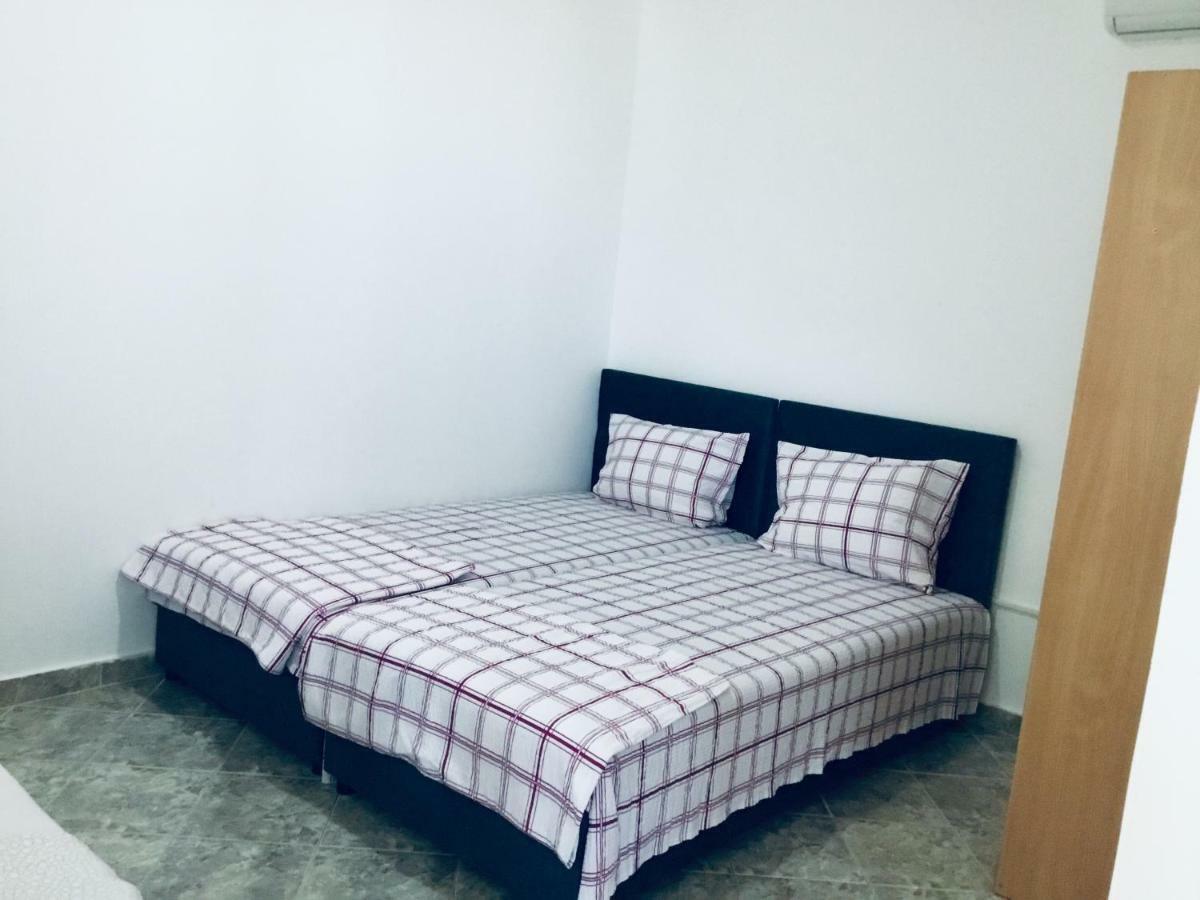 Dk Apartmani Dobra Voda Exterior foto